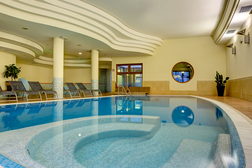 piscina coperta active hotel paradiso
